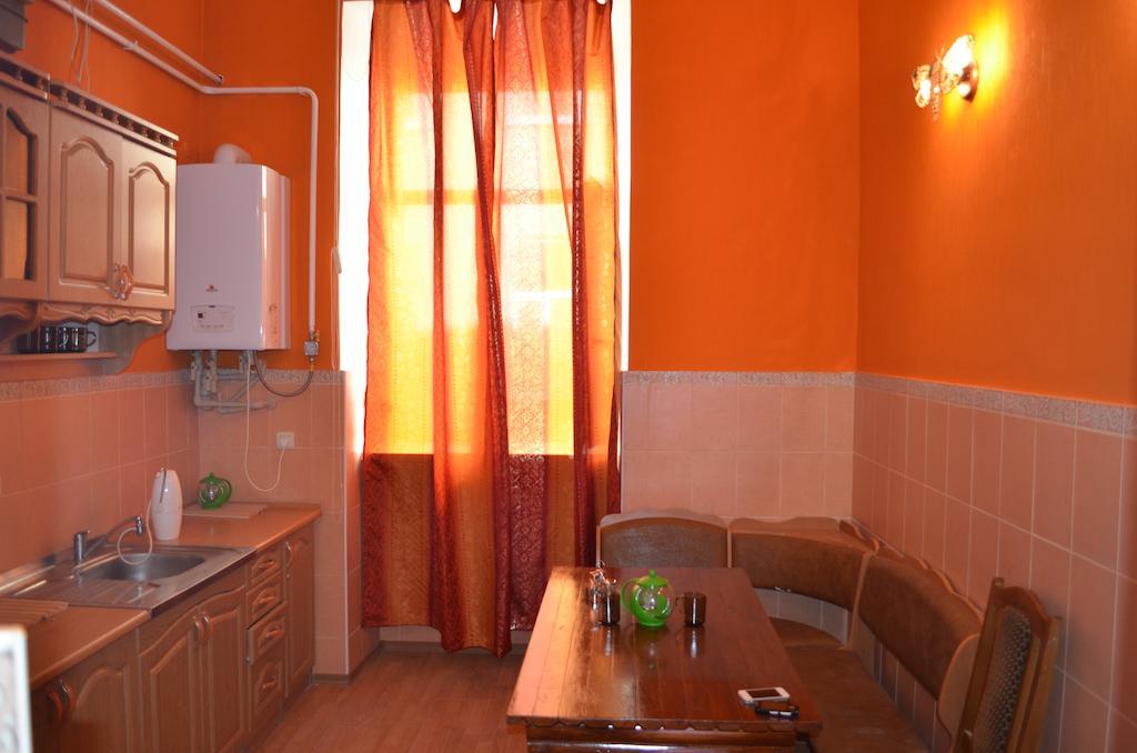 Chemodan Hostel Odessa Exterior foto